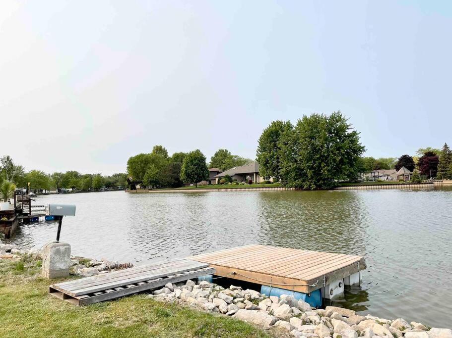 2 Bedroom Getaway On The River/Close To Marina Belle River Exterior foto