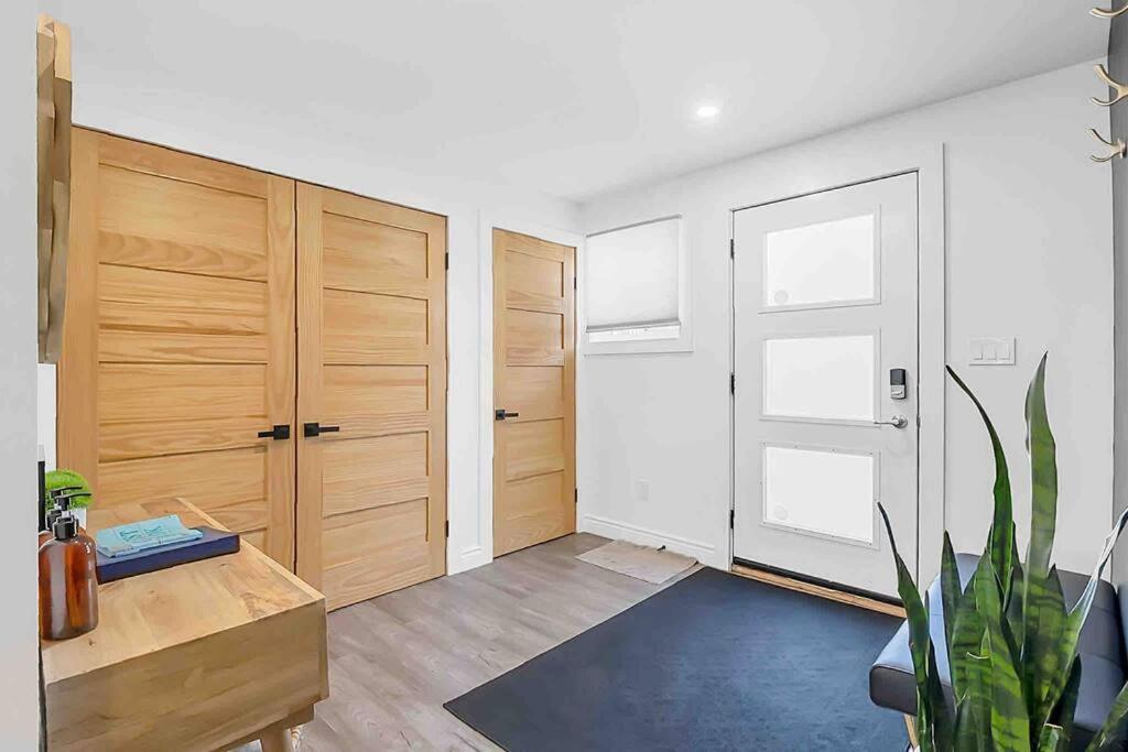 2 Bedroom Getaway On The River/Close To Marina Belle River Exterior foto