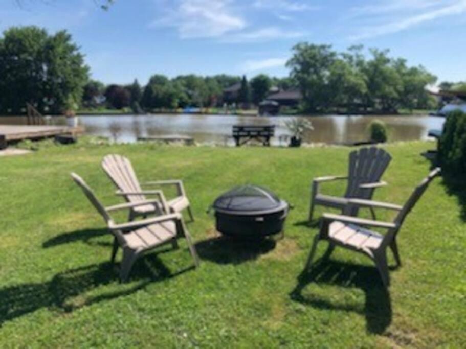 2 Bedroom Getaway On The River/Close To Marina Belle River Exterior foto