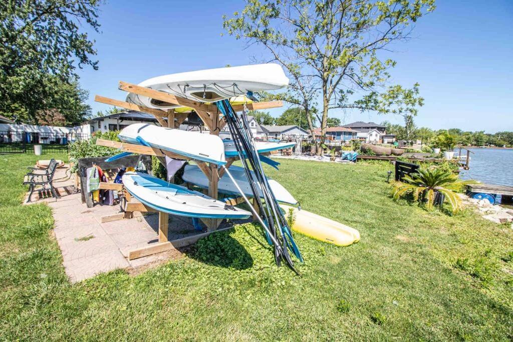 2 Bedroom Getaway On The River/Close To Marina Belle River Exterior foto