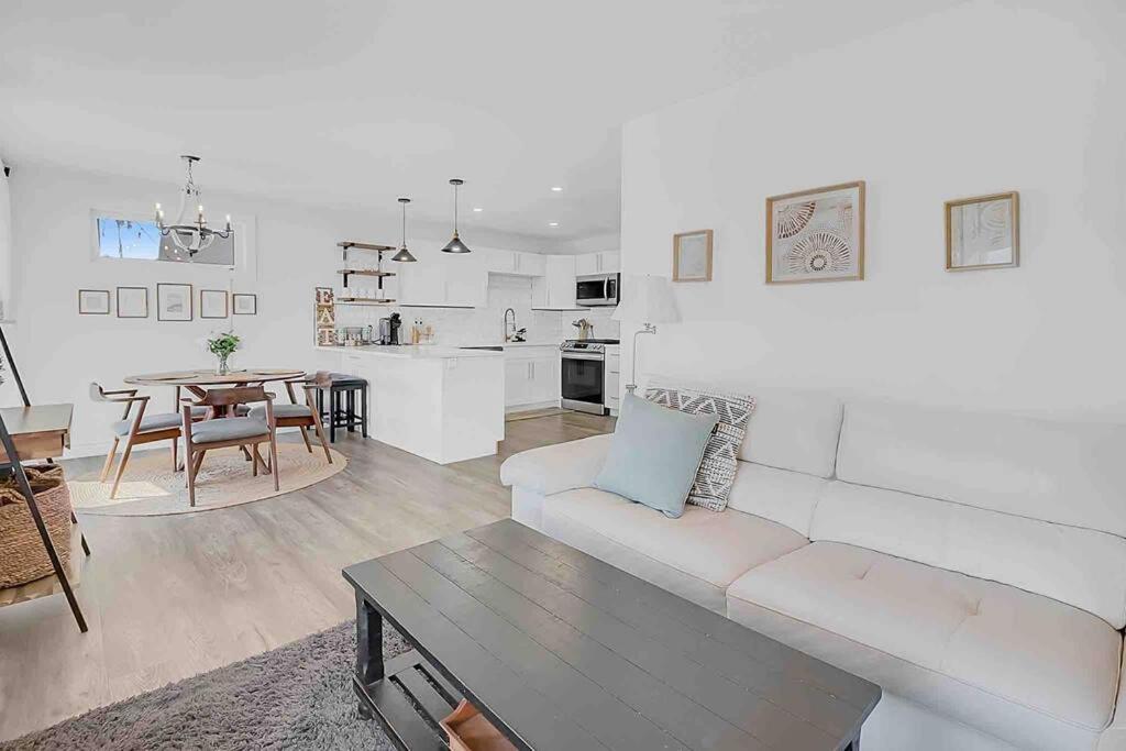 2 Bedroom Getaway On The River/Close To Marina Belle River Exterior foto